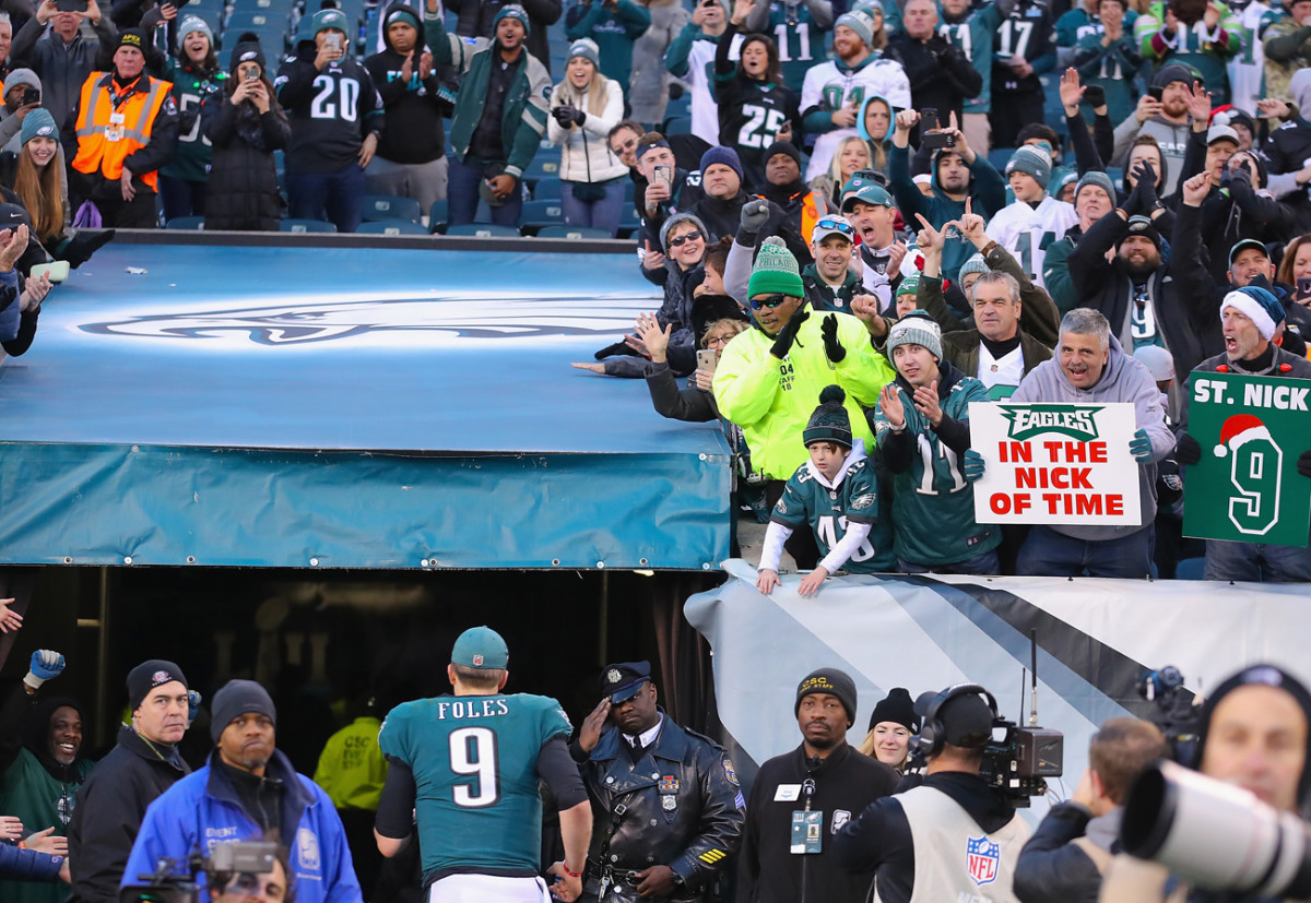 nick-foles-signs.jpg